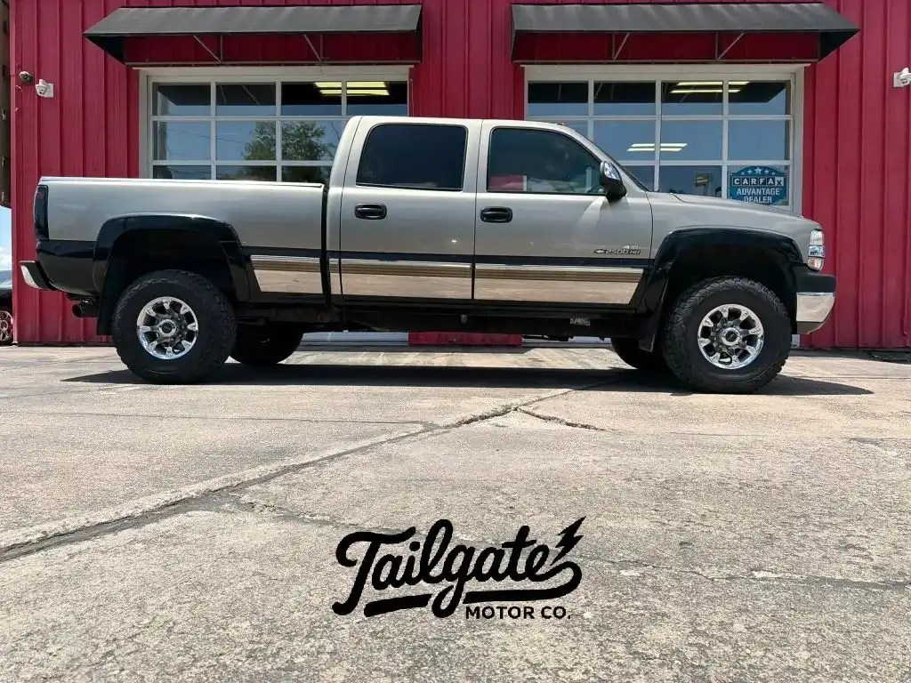 2001 Chevrolet Silverado 1500 2500HD 4WD Crew Cab SWB LT's photo