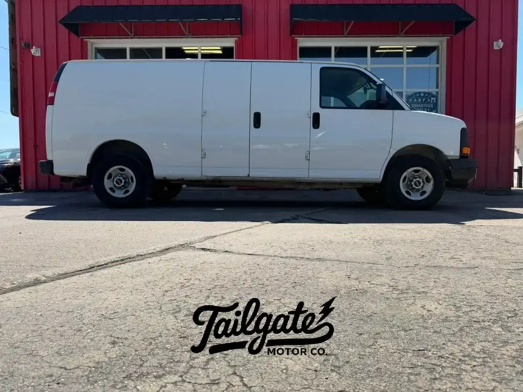 2015 Chevrolet Express 3500 Extended Work Van's photo