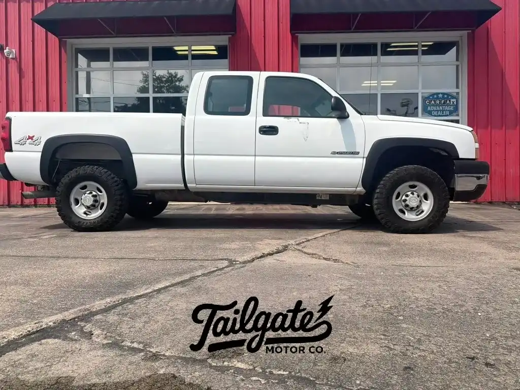 2006 Chevrolet Silverado HD Work 4WD Extended Cab SWB's photo