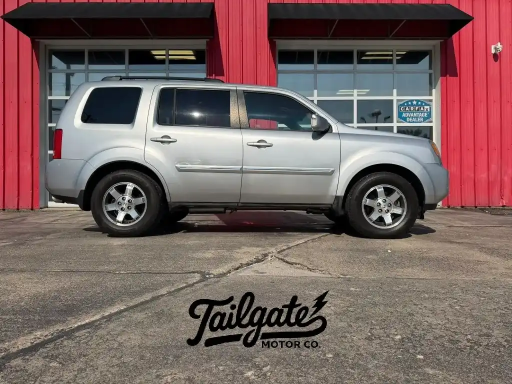 2011 Honda Pilot Touring 4WD w/ NAVI and RES's photo