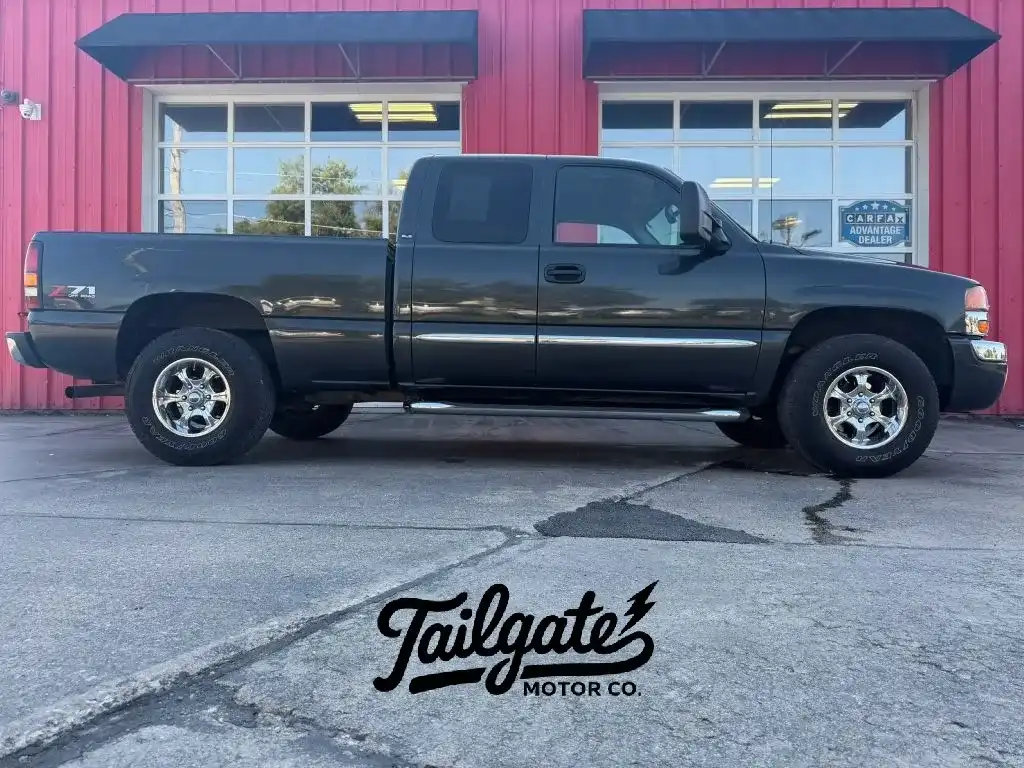 2004 GMC Sierra 6.5 SLE 4WD Extended Cab ft Box's photo