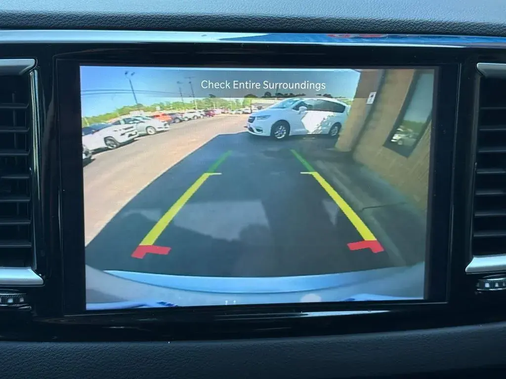 2024 Chrysler Pacifica Touring L photo 3