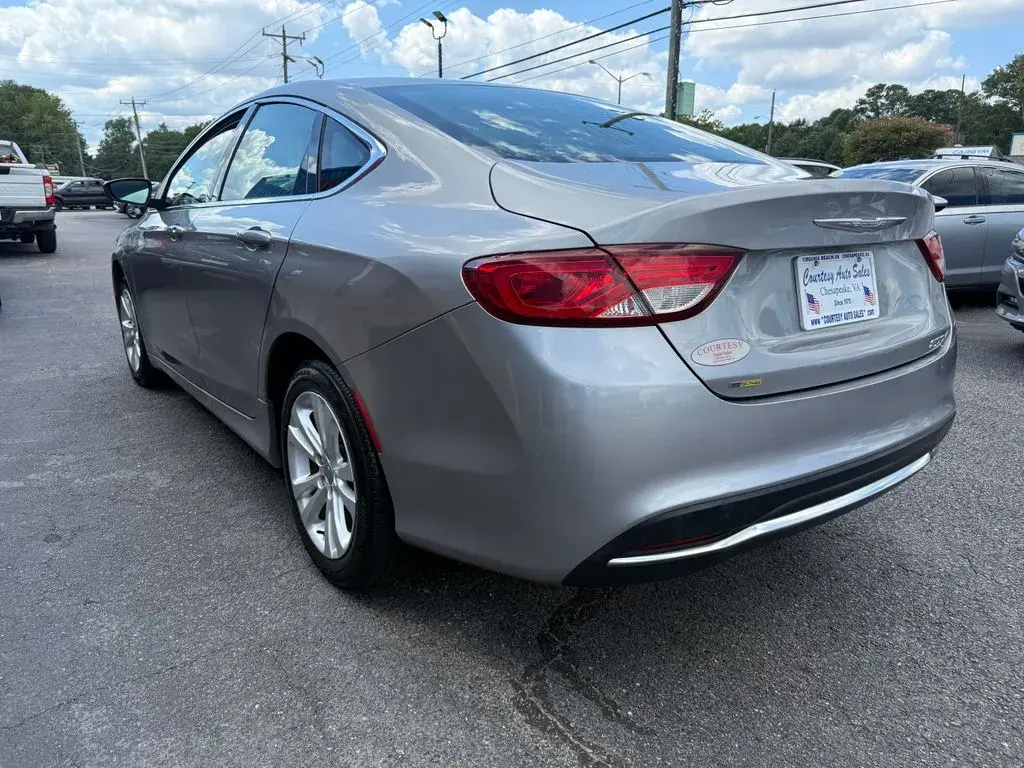 2015 Chrysler 200 Limited photo 5