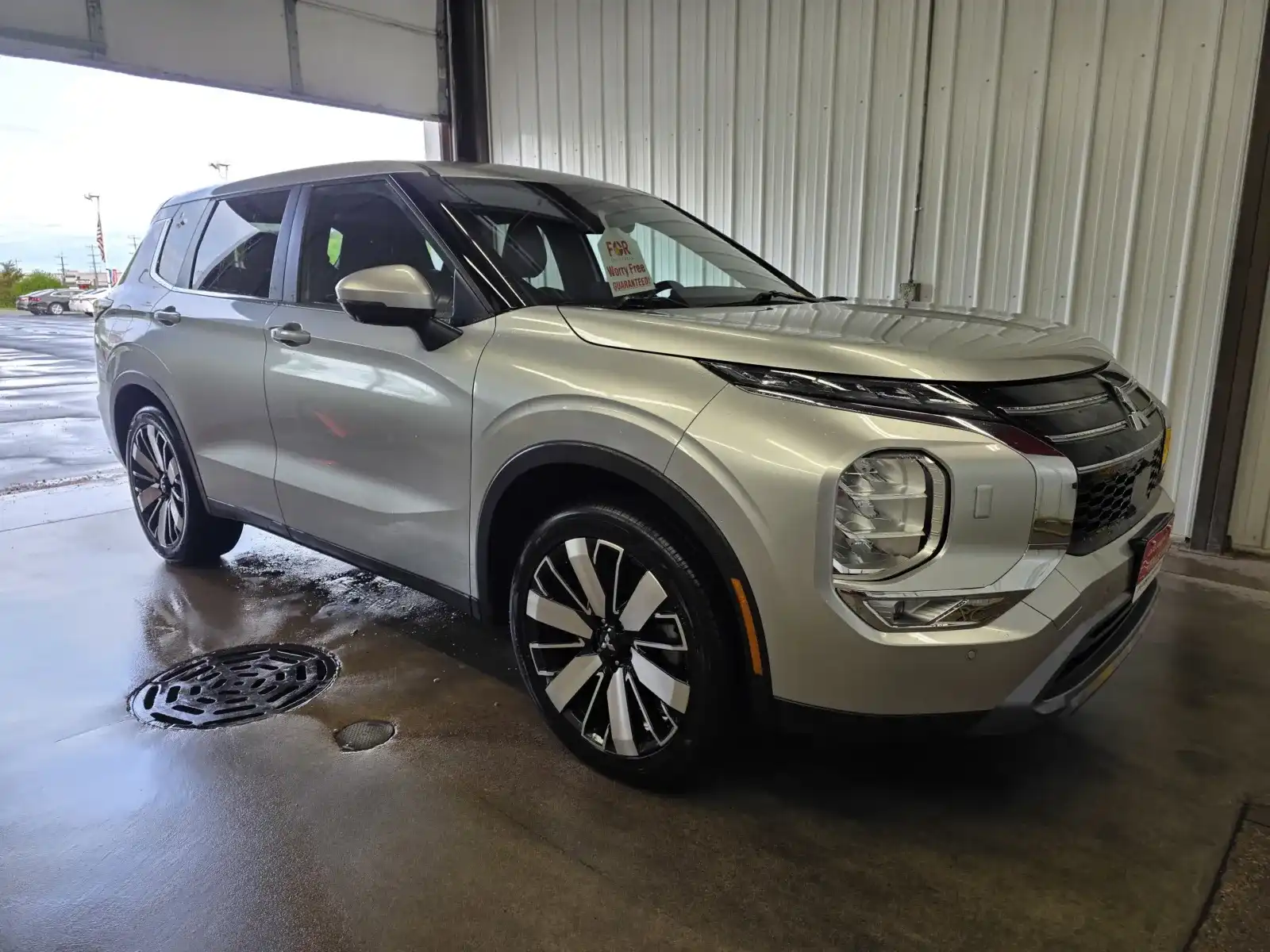 2025 Mitsubishi Outlander's photo