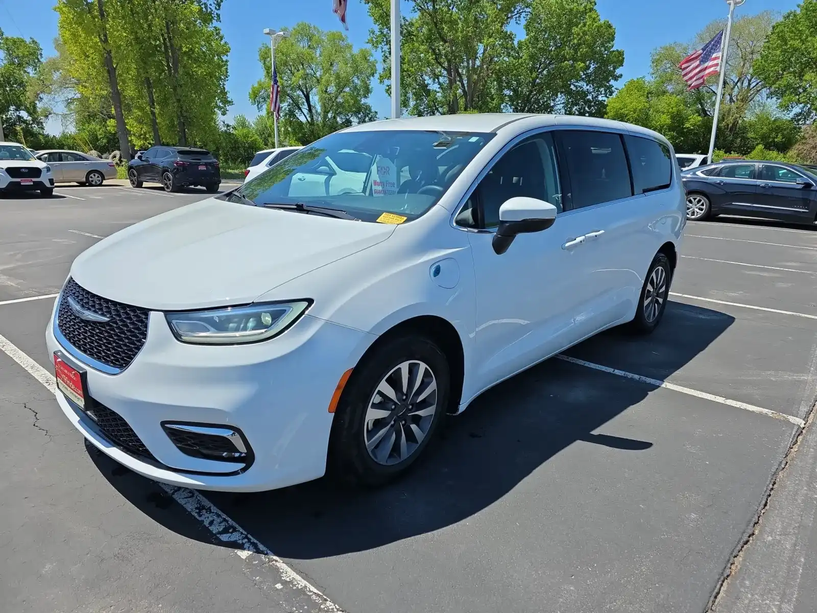 2023 Chrysler Pacifica Hybrid Touring L Hybrid's photo