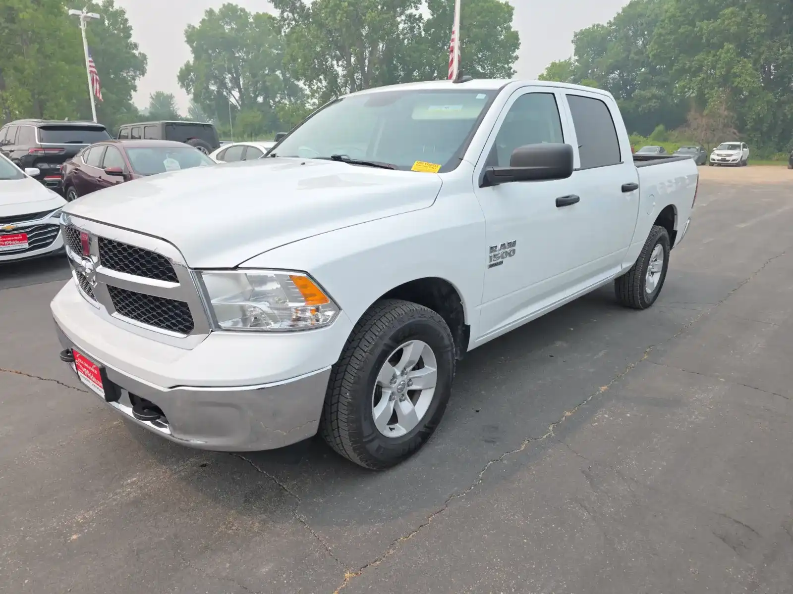 2022 RAM 1500 Classic SLT 4x4 Crew Cab 5'7's photo