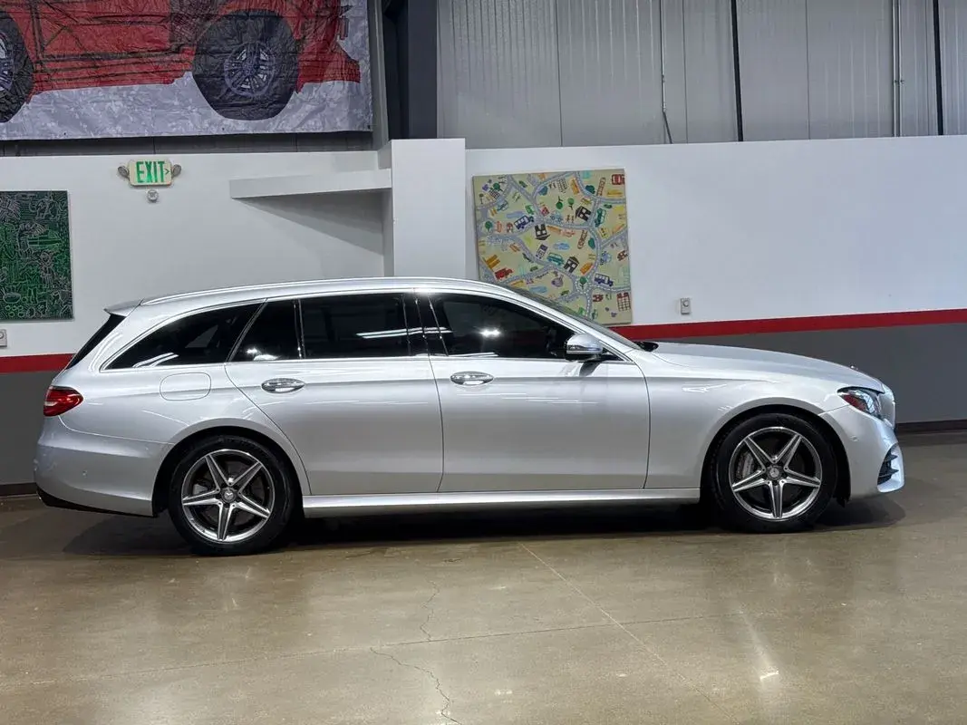 2017 Mercedes-Benz E-Class E400 4MATIC photo 3
