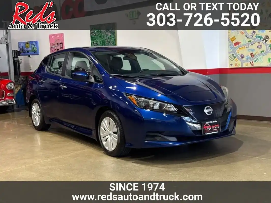 2025 Nissan Leaf S's photo