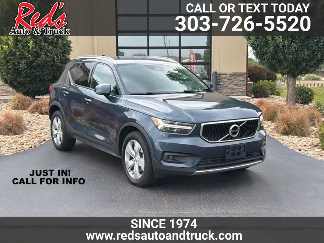 2021 Volvo XC40 T5 Momentum AWD's photo