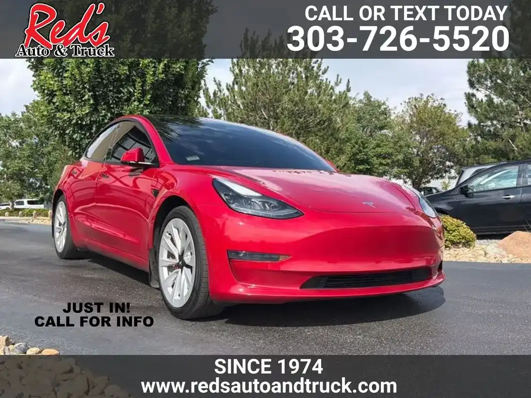 2022 Tesla Model 3 Standard Range Plus's photo
