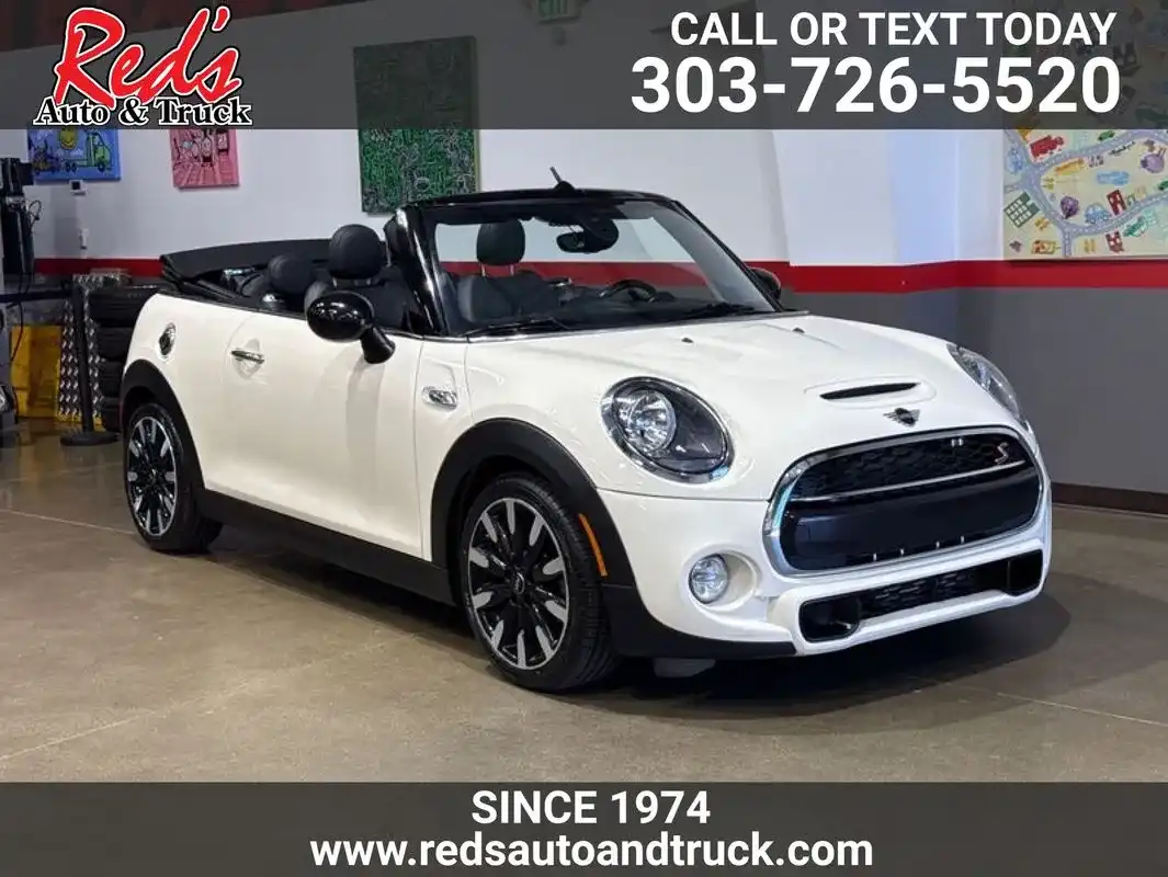 2019 MINI Convertible Cooper S Signature's photo