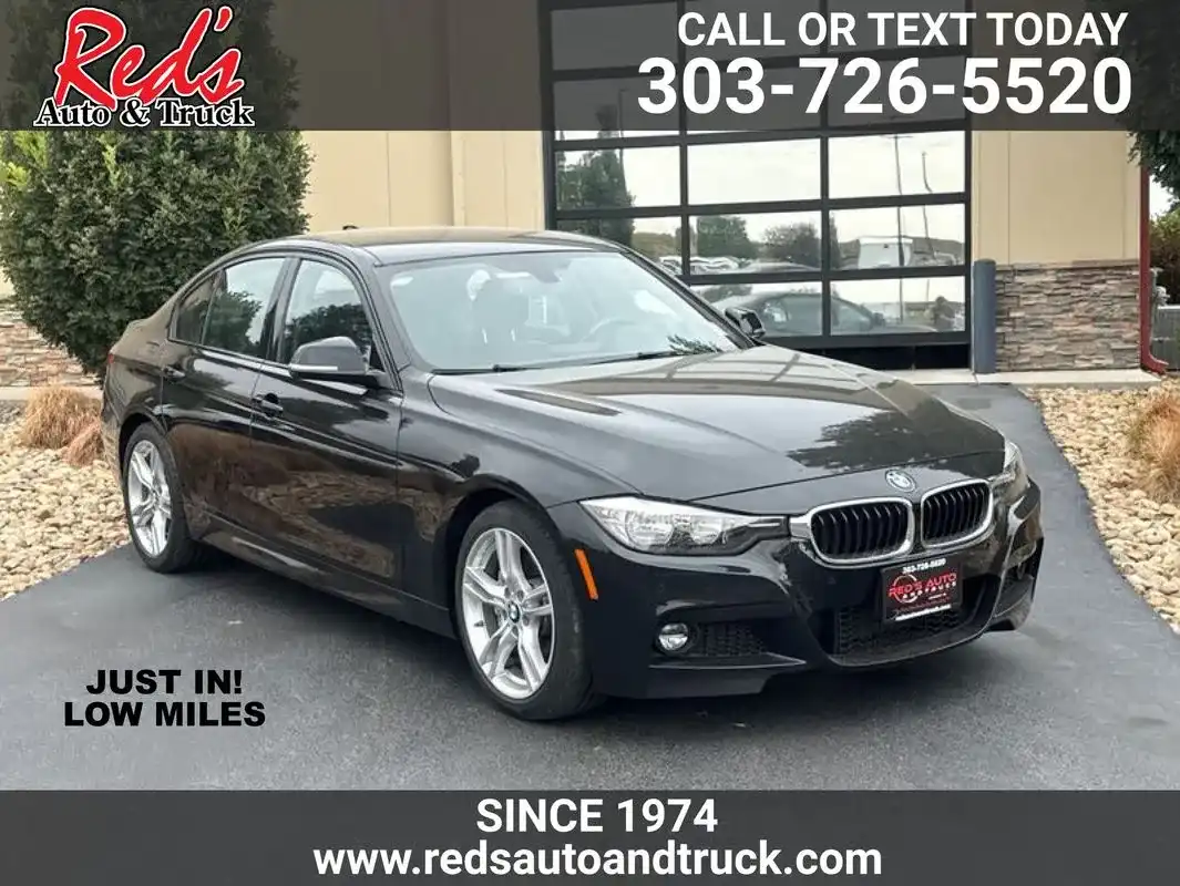 2017 BMW 3 Series 330i Sedan's photo