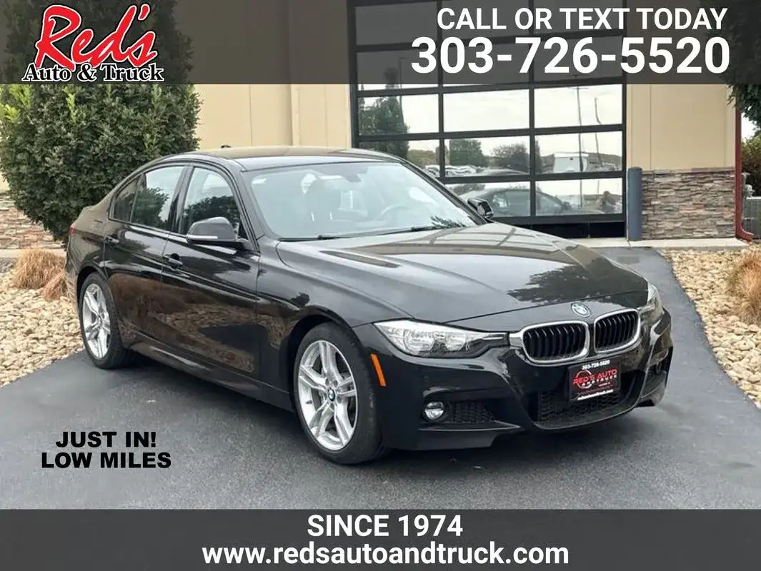 2017 BMW 3 Series 330i Sedan's photo