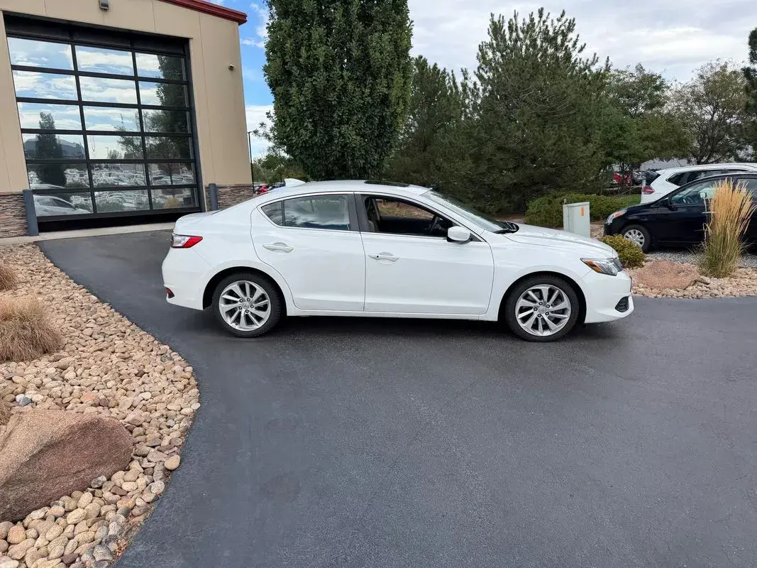 2017 Acura ILX Technology Package Plus photo 4