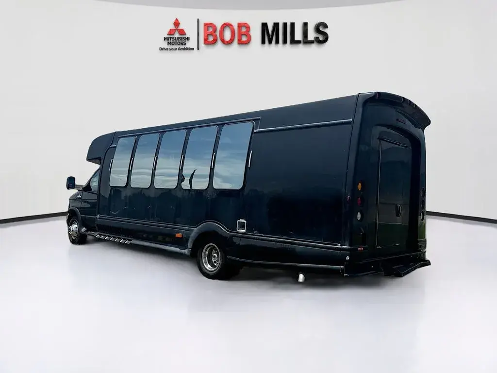 2007 Ford E-Series E-450SD photo 5