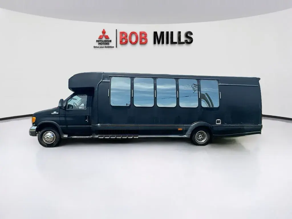 2007 Ford E-Series E-450SD photo 4