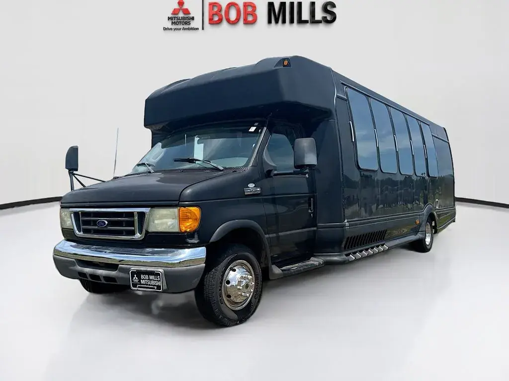 2007 Ford E-Series E-450SD photo 3