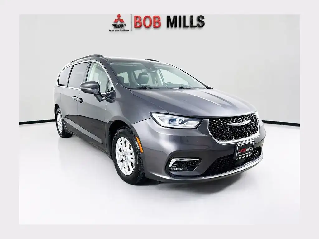 2022 Chrysler Pacifica Touring L's photo