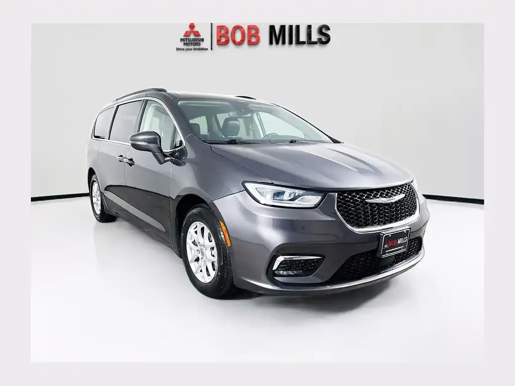 2022 Chrysler Pacifica Touring L's photo