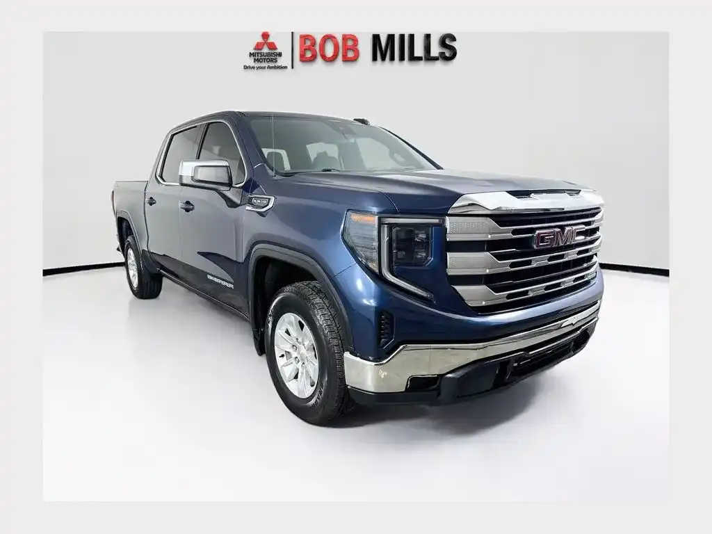 2022 GMC Sierra 4WD Crew Cab Short Box SLE's photo