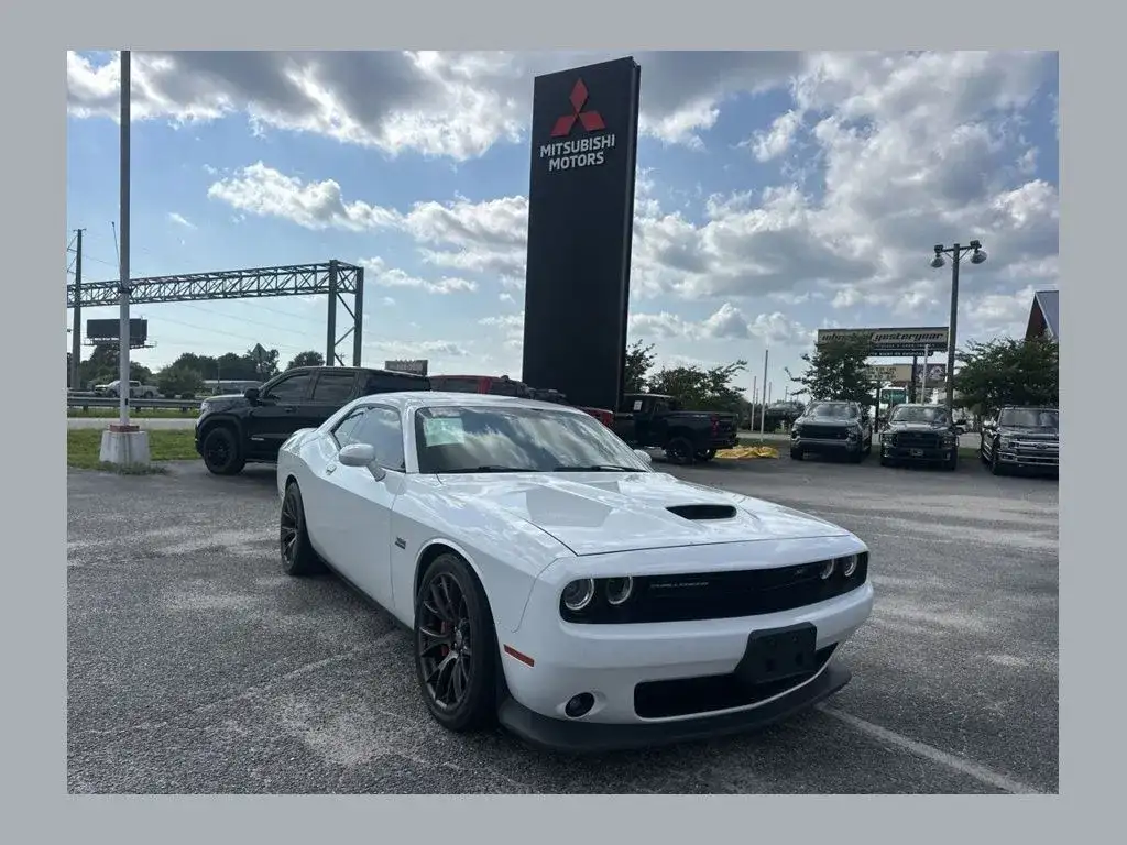 2016 Dodge Challenger SRT 392's photo