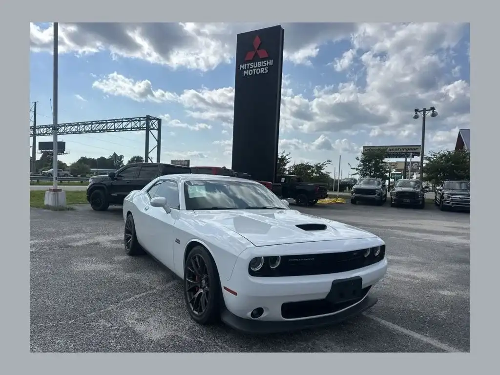 2016 Dodge Challenger SRT 392's photo