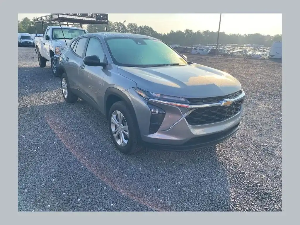 2024 Chevrolet Trax LS's photo