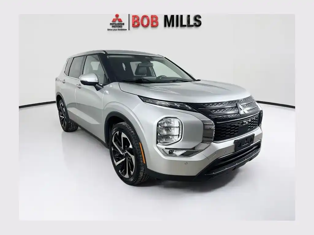 2024 Mitsubishi Outlander SE Black Edition w Pano FWD's photo