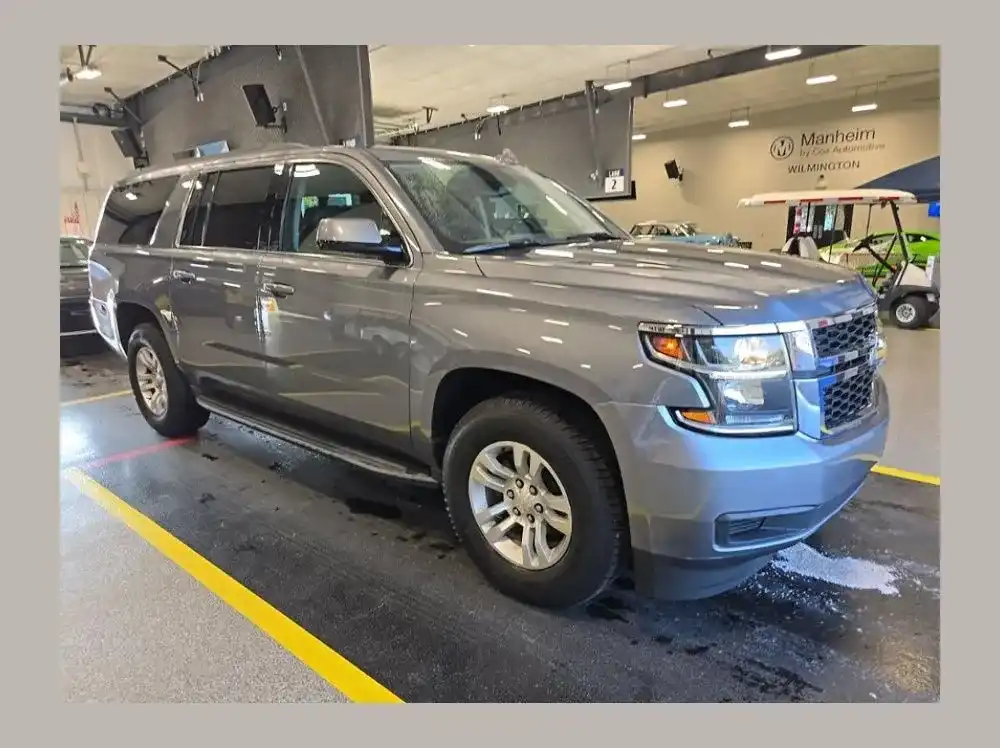 2019 Chevrolet Suburban LT 2WD 1500's photo