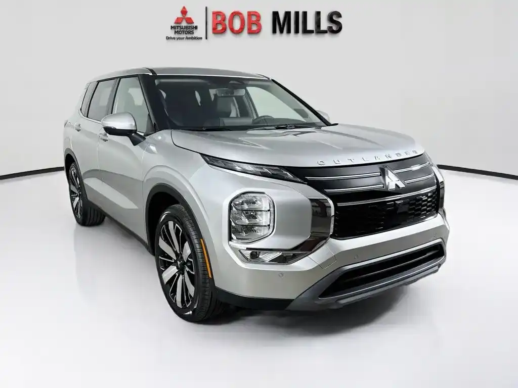 2026 Mitsubishi Outlander SE FWD's photo