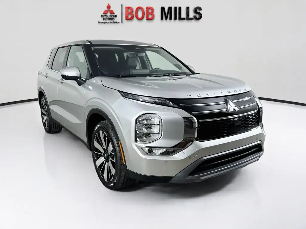 2026 Mitsubishi Outlander SE FWD's photo