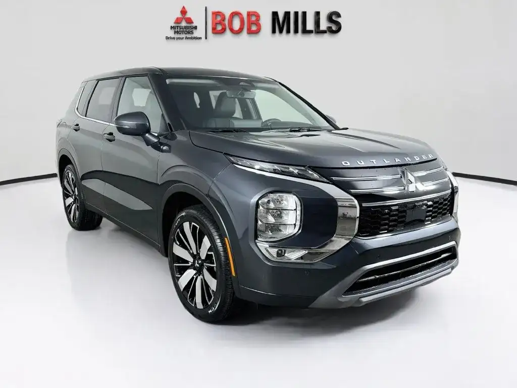 2026 Mitsubishi Outlander SE FWD's photo