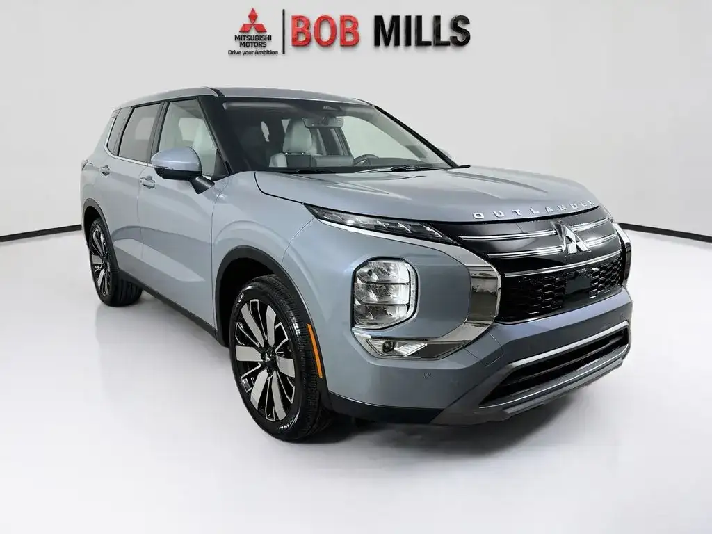2026 Mitsubishi Outlander SE FWD's photo