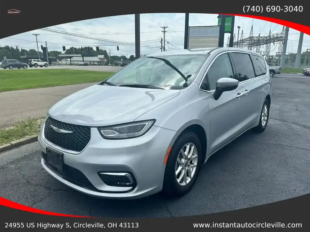 2023 Chrysler Pacifica Touring L's photo