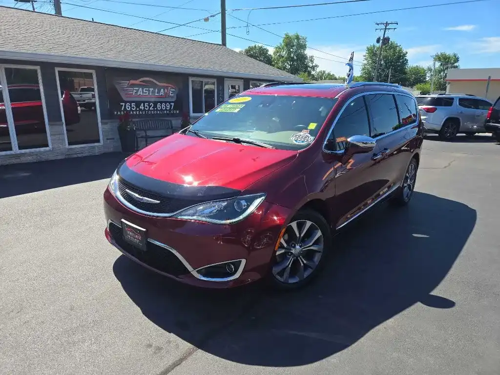 2020 Chrysler Pacifica Limited's photo