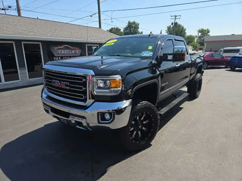 2016 GMC Sierra SLT 4WD Crew Cab Standard Box's photo