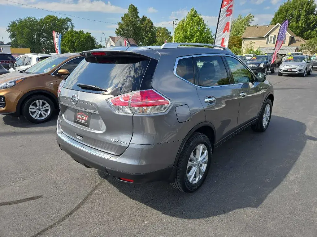 2016 Nissan Rogue SV AWD photo 5