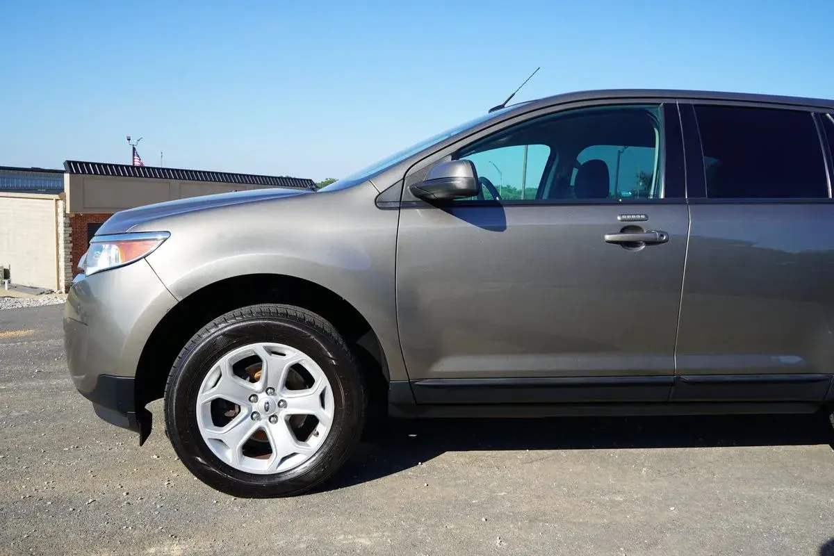 2013 Ford Edge SEL photo 4
