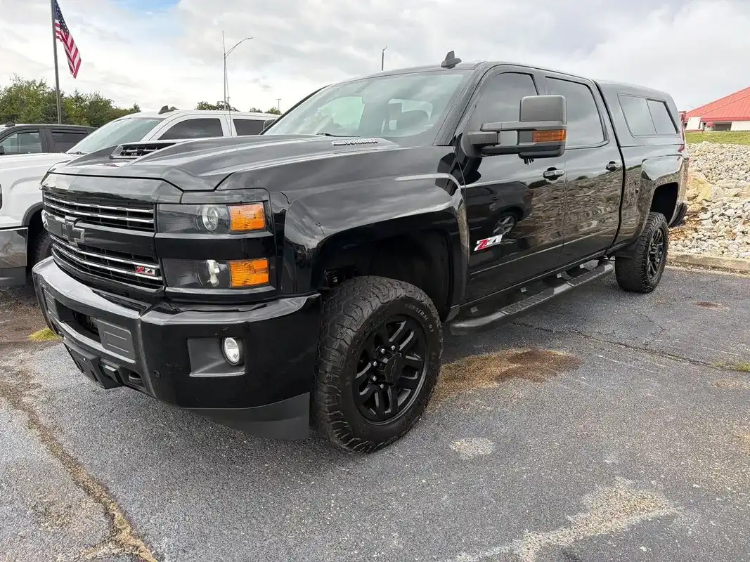 2019 Chevrolet Silverado HD LT 4WD Crew Cab Standard Box's photo