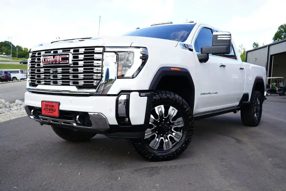 2024 GMC Sierra Denali 4WD Crew Cab Standard Box's photo