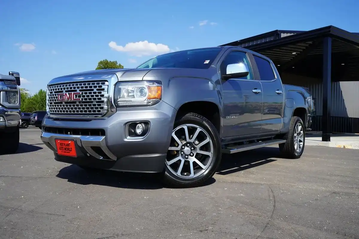 2020 GMC Canyon Denali 4WD Crew Cab Short Box's photo