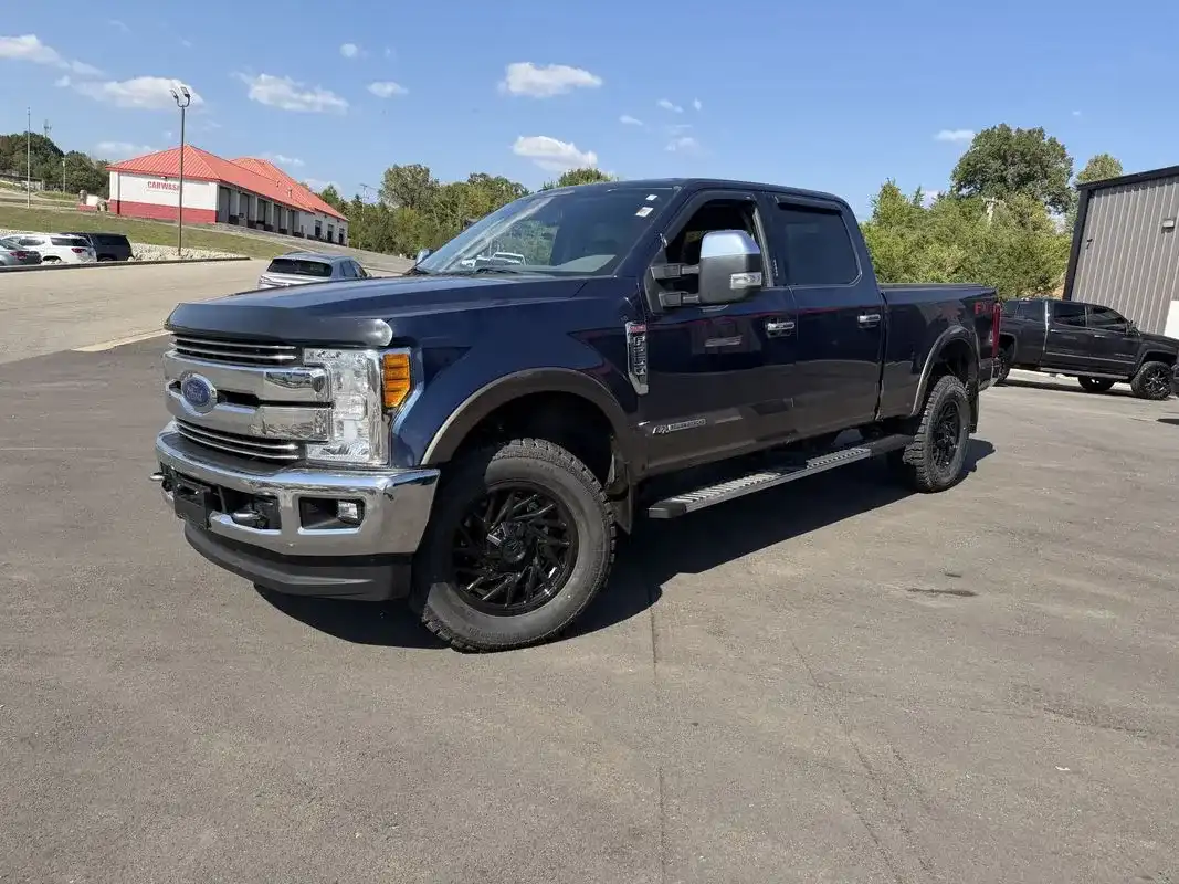 2017 Ford F-250 Lariat 4WD Crew Cab 8' Box's photo
