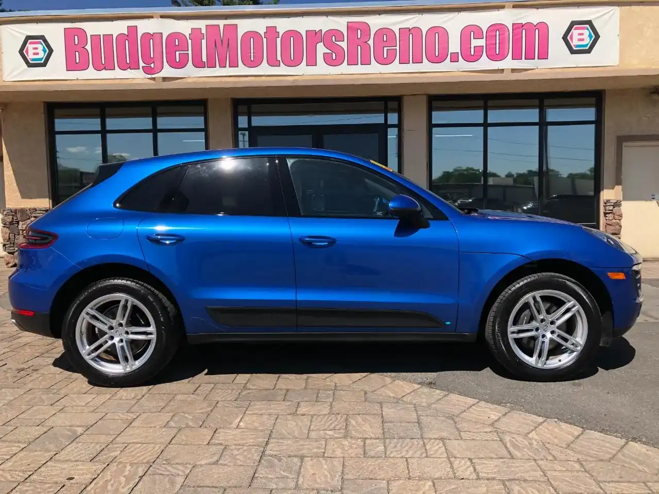 2017 Porsche Macan Base's photo