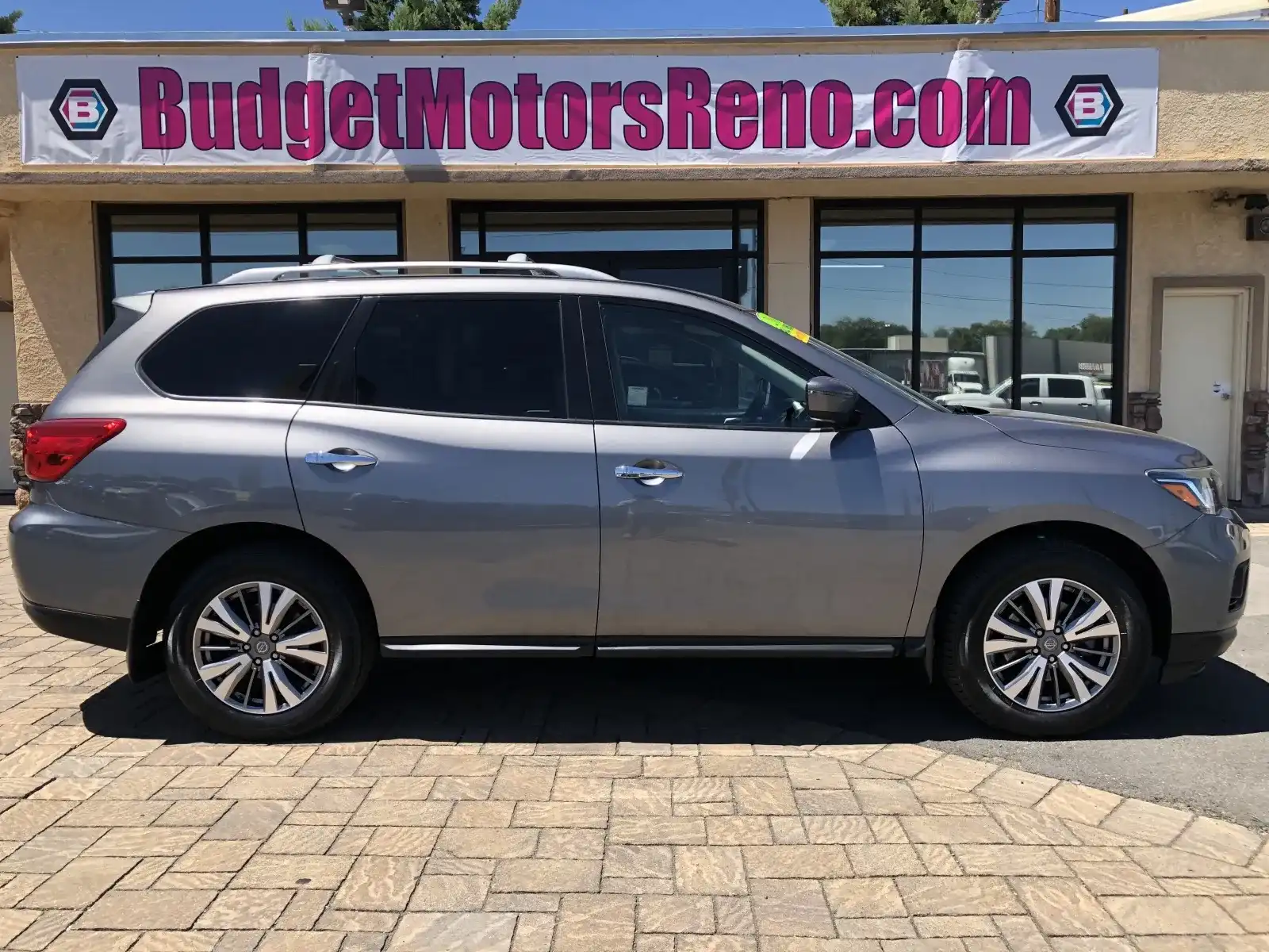 2019 Nissan Pathfinder SV 4WD's photo