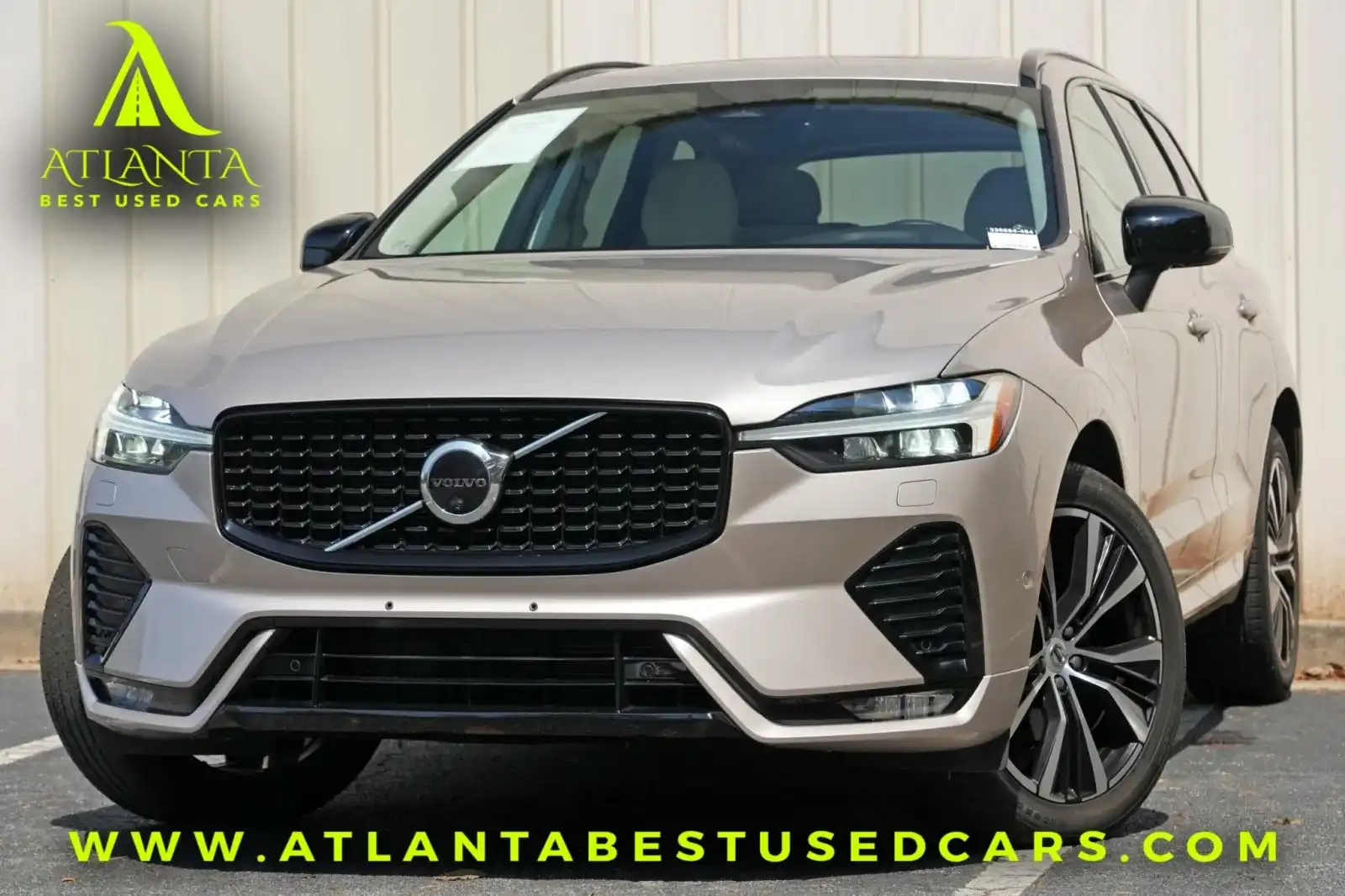 2023 Volvo XC60 B5 Plus Dark Theme AWD's photo