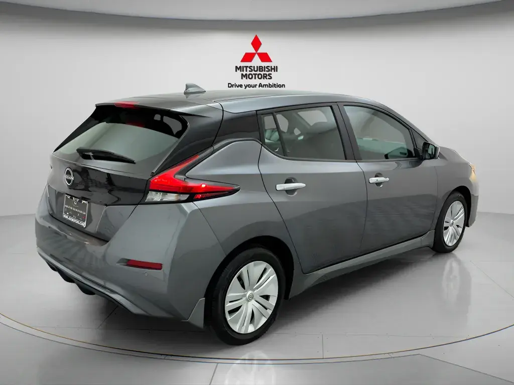 2025 Nissan Leaf S photo 4
