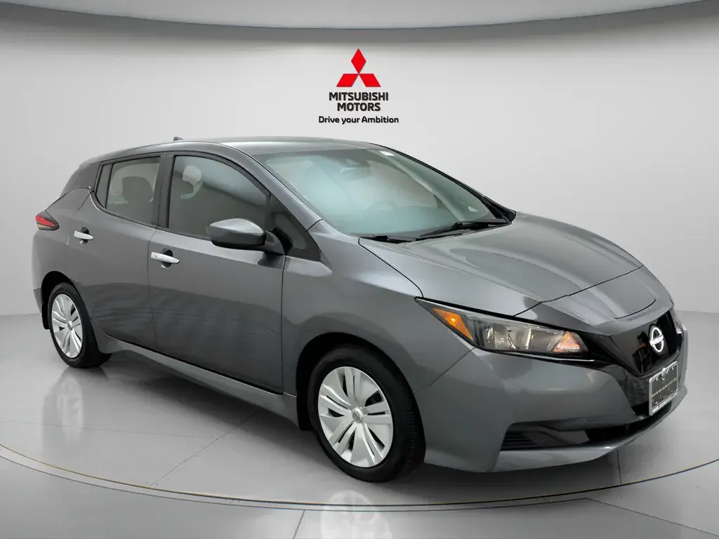 2025 Nissan Leaf S photo 3