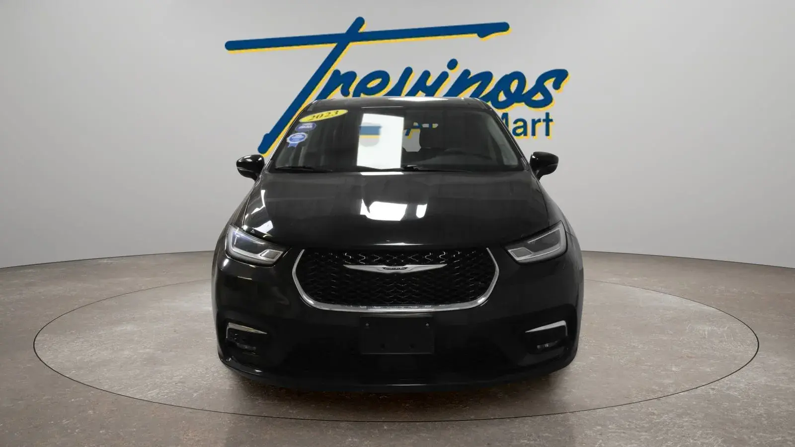 2023 Chrysler Pacifica Touring L photo 4
