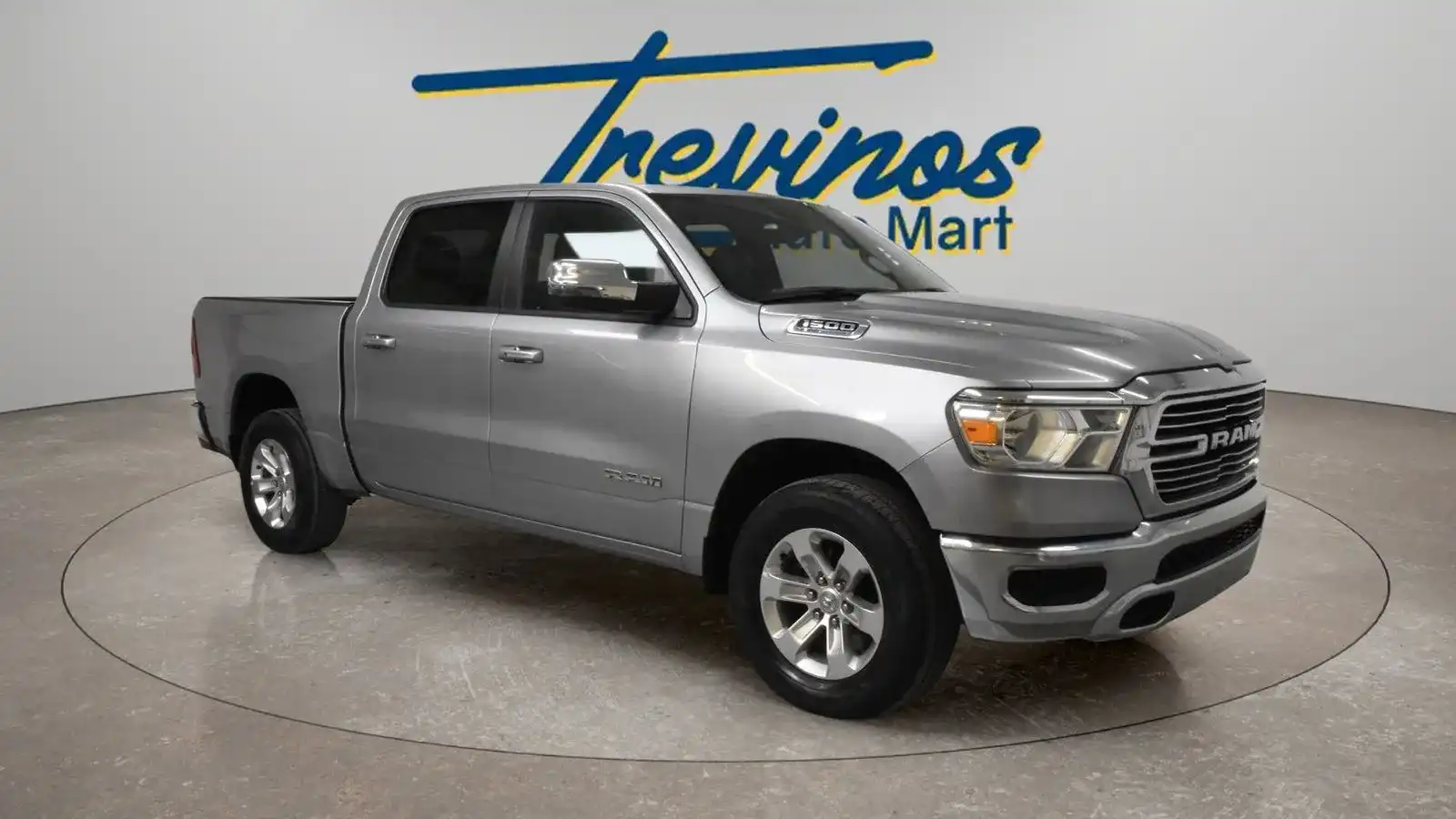 2024 RAM 1500 Laramie Crew Cab 5'7's photo