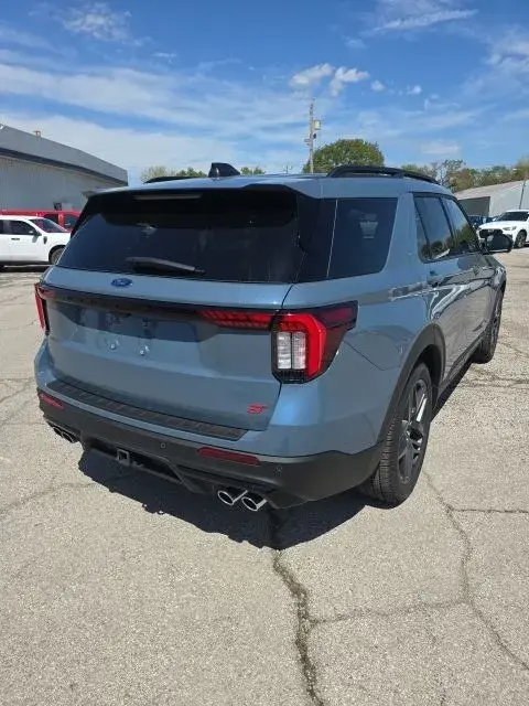 2026 Ford Explorer ST 4WD photo 3